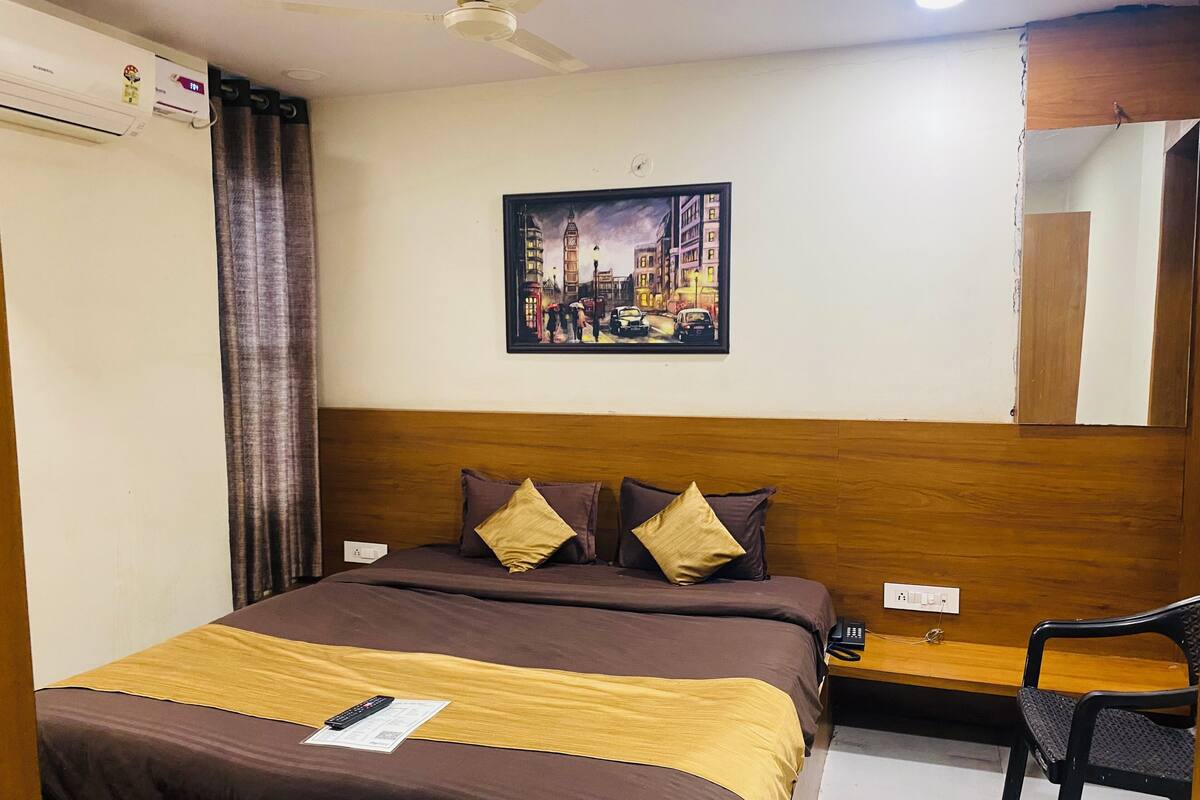 Standard Double Room | Desk, laptop workspace, free WiFi