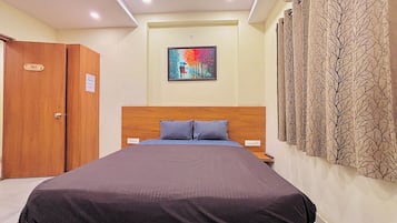 スタンダード ダブルルーム | デスク、ノートパソコン用作業スペース、WiFi (無料)