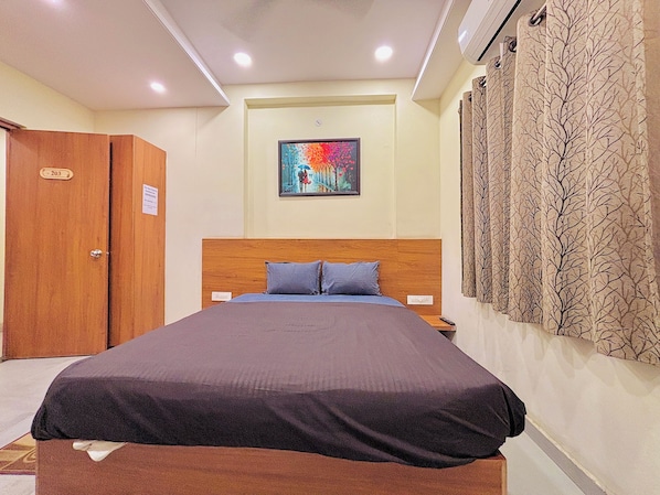 Habitación doble estándar | Escritorio, espacio para trabajar con laptop y insonorización 
