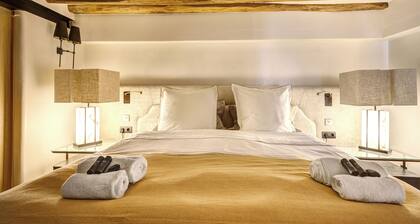 Champs Elysees AC Luxe with Terrace