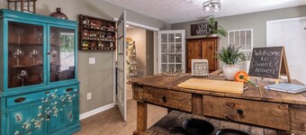 Pet-Friendly - Fire Pit - Chained Fence Pet Area