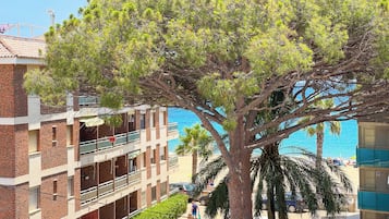 In-room safe, blackout curtains, free WiFi, bed sheets