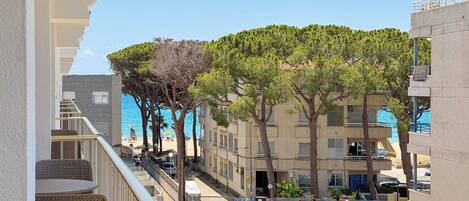 Caja fuerte, cortinas opacas, wifi gratis y ropa de cama