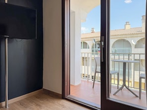 In-room safe, blackout curtains, free WiFi, bed sheets