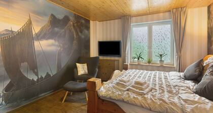 Apartamento vacacional 'Haus Luise' accesible, con vistas a la montaña y terraza comunitaria