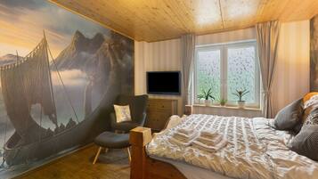 3 bedrooms, desk, iron/ironing board, WiFi