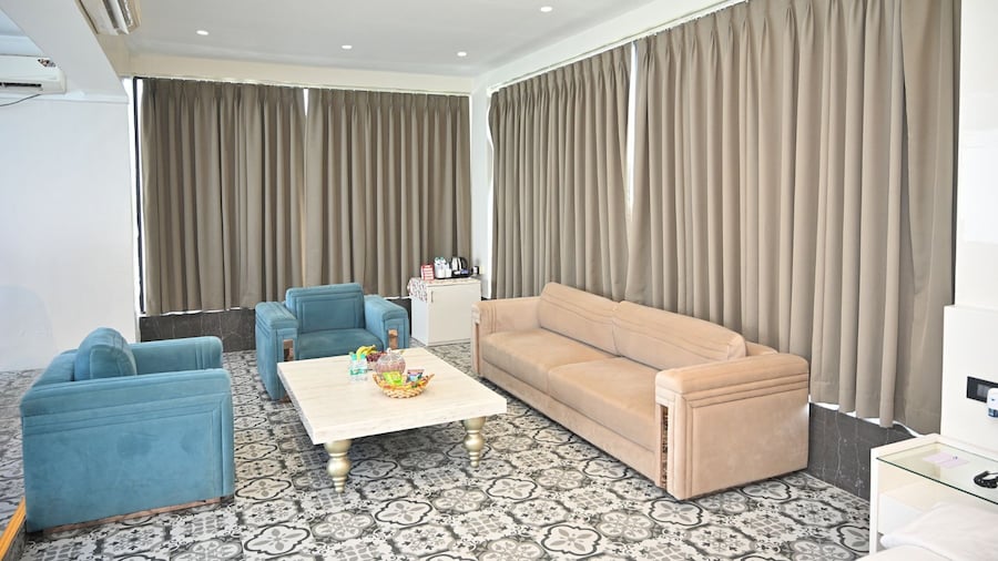 Urvi Banquets & Guest House