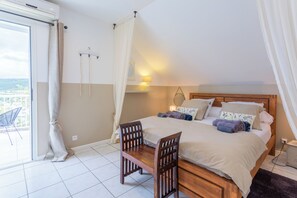 5 bedrooms, iron/ironing board, WiFi, bed sheets