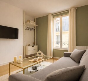Living area - 1592 Félicité (Paris)