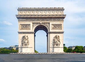 Exterior - 1592 Félicité (Paris)
