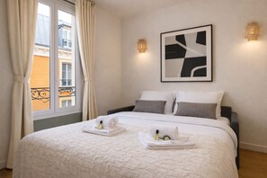 Studio, City View | View from room - 1592 Félicité (Paris)