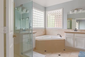 Whirlpool, Haartrockner, Bidet, Handtücher