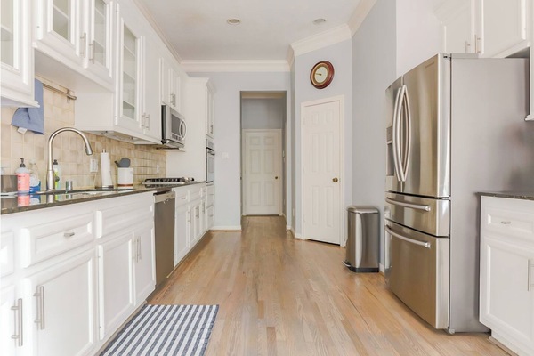 Micro-ondas, fogão, lava-louças