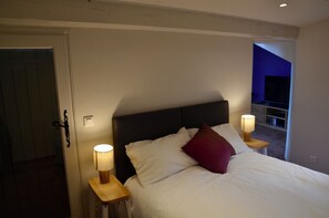 3 chambres, fer et planche à repasser, Wi-Fi, draps fournis