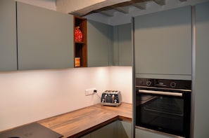 Fridge, oven, stovetop, dishwasher - Ancienne maison dans un village perché (Viens)