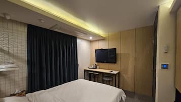 Double Room | Blackout drapes, free WiFi