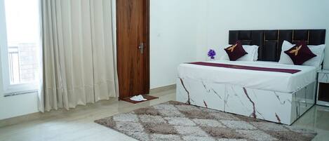 Bureau, espace de travail pour ordinateur portable, Wi-Fi gratuit