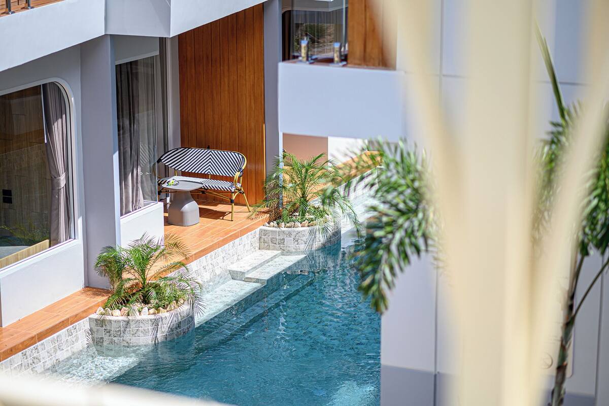 Caviar Pool Access B | WiFi (free)