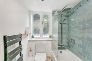 Towels, soap, shampoo, toilet paper