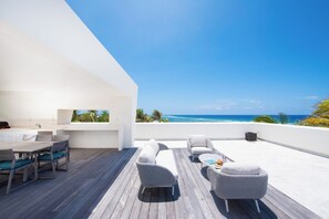 Outdoor dining - Olympus: Luxe Villa w/ Designer Pool, Private Beach & Rooftop Lounge w/ Panoramic Views (Grand Cayman)