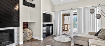 Spectacular Waterfront! 2 Bedroom with Pool & Gym