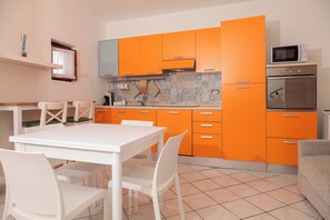 Dining - "Vacation Home in Budoni Limpiddu: A Few Steps from the Sea, Perfect for Families" (Limpiddu)