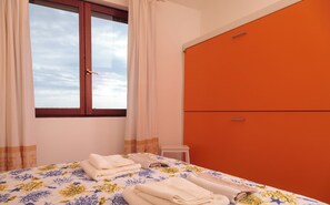 1 habitación, tabla de planchar con plancha, wifi y ropa de cama