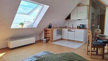 1 quarto, Wi-Fi de cortesia, roupa de cama