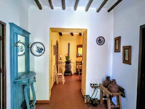 Interior - El Patio Andaluz (Campo-Nubes)