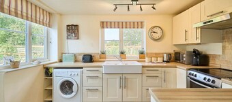 Host Stay Pebble Cottage