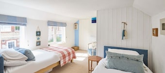 Host Stay Pebble Cottage
