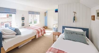 Host Stay Pebble Cottage