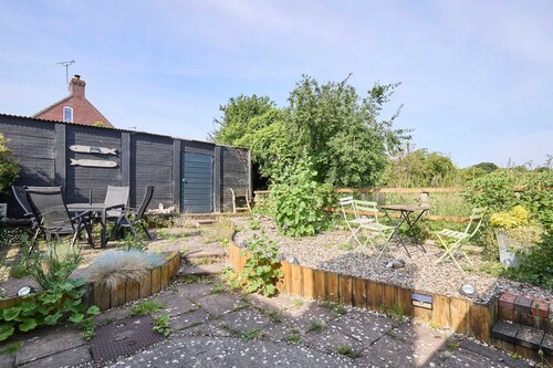 Host Stay Pebble Cottage