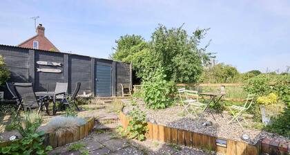 Host Stay Pebble Cottage