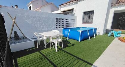 Casita moderna vacacional en roses