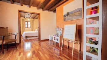 6 dormitorios, tabla de planchar con plancha, wifi y ropa de cama