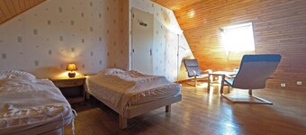 Quiet house, large south-facing garden