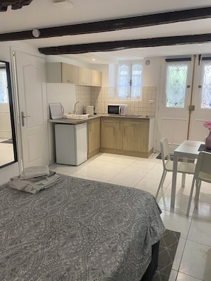 1 bedroom, iron/ironing board, WiFi, bed sheets