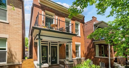 Stylish 2BR Retreat w/ Terrace - Near The Hill STL