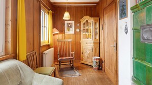 TV, peis, DVD-spiller og bordtennis