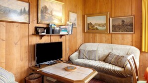 TV, peis, DVD-spiller og bordtennis