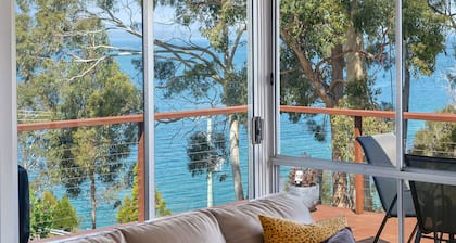 Little Roaring Beach Shack - cosy beachside retreat, Dover, Huon Valley.
