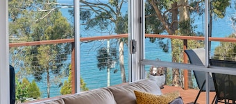 Little Roaring Beach Shack - cosy beachside retreat, Dover, Huon Valley.