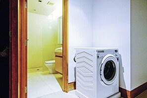 Shower, hair dryer, towels - Beachfront 120sqm 2BR with Private Plunge Pool on stunning Naithon beach (Sakhu)