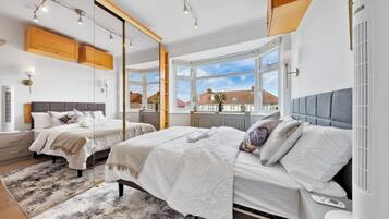 3 slaapkamers, een strijkplank/strijkijzer, wifi, beddengoed