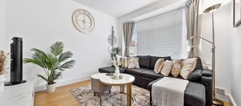 Lovely 3-bed house in Dartford. WiFi, free parking, garden near Blue Water &M25