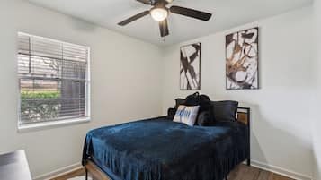3 bedrooms, iron/ironing board, free WiFi, bed sheets