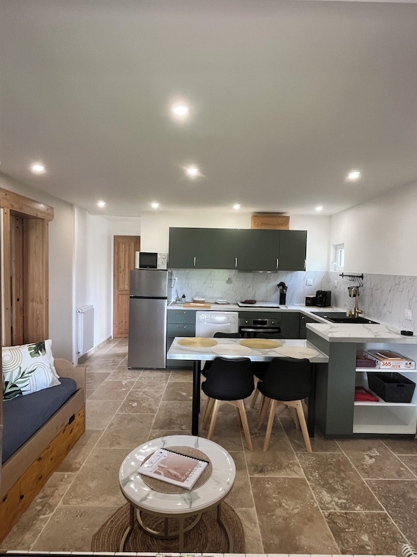 Private kitchen - T2 apartment for rent (Chorges)