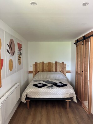 WiFi, bed sheets