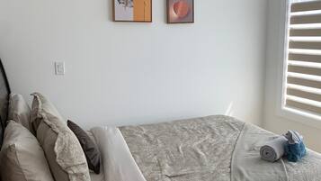 3 bedrooms, iron/ironing board, WiFi, bed sheets